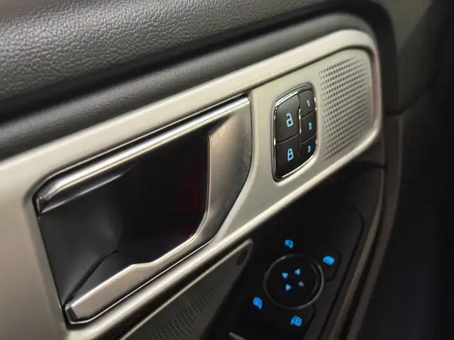 Ford Explorer view 19