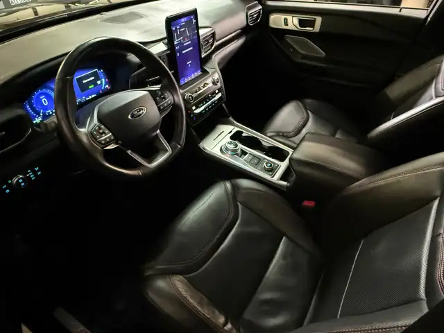 Ford Explorer view 18