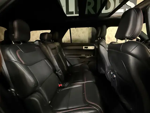 Ford Explorer view 13