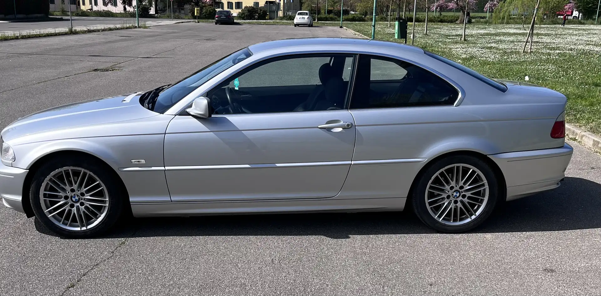 BMW 323 323i - 2