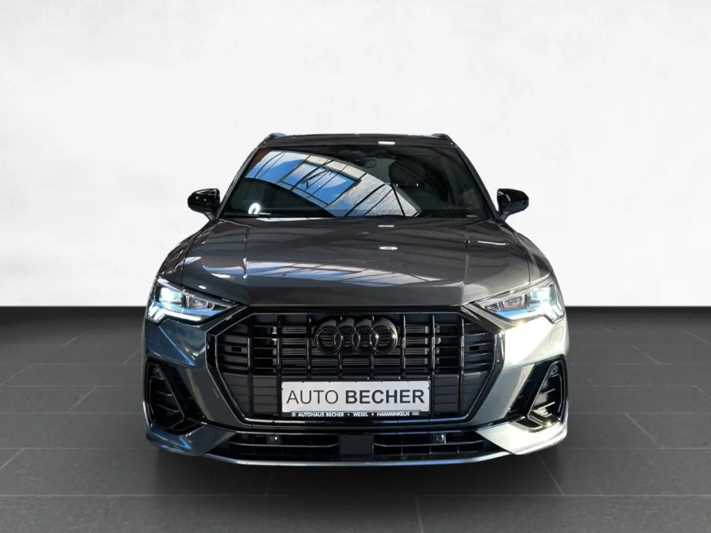 Audi Q3 35 TFSI S-tronic S-line /AHK/Navi/Pano/Matrix Grau - 2