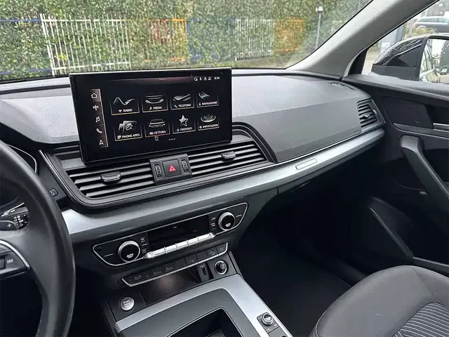 Audi Q5 view 11