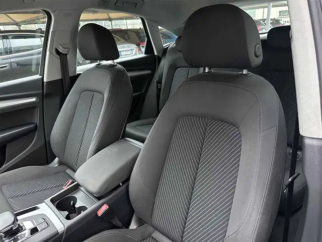 Audi Q5 view 10