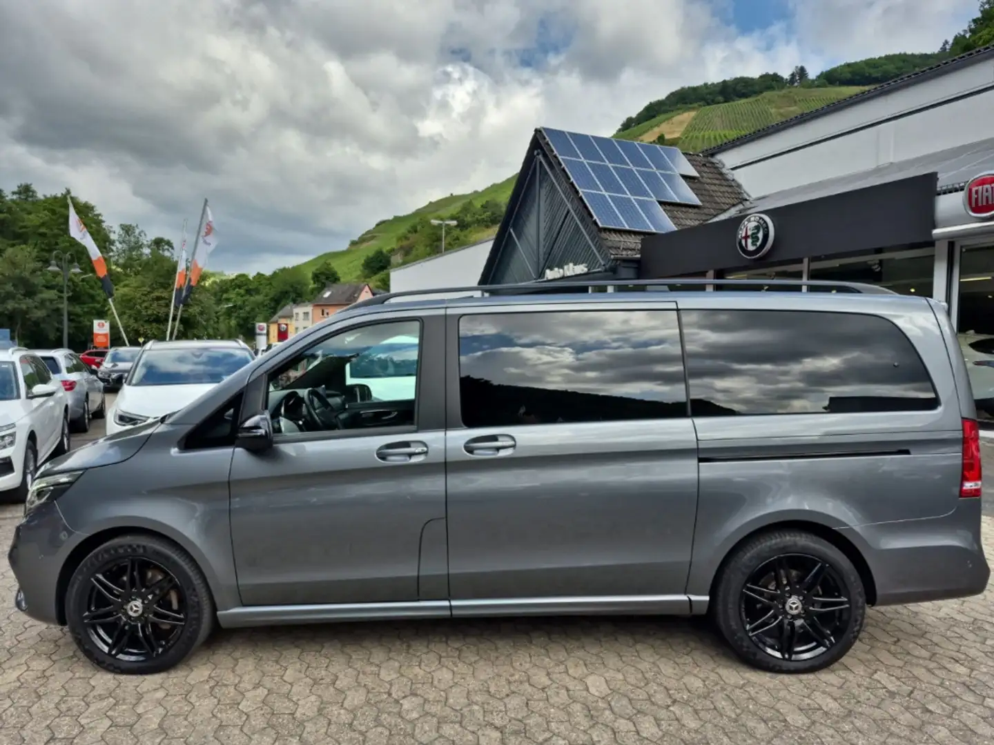 Mercedes-Benz V 300 d AVANTGARDE AMG 4M Lang AHK 360°Sitzklima Grau - 2