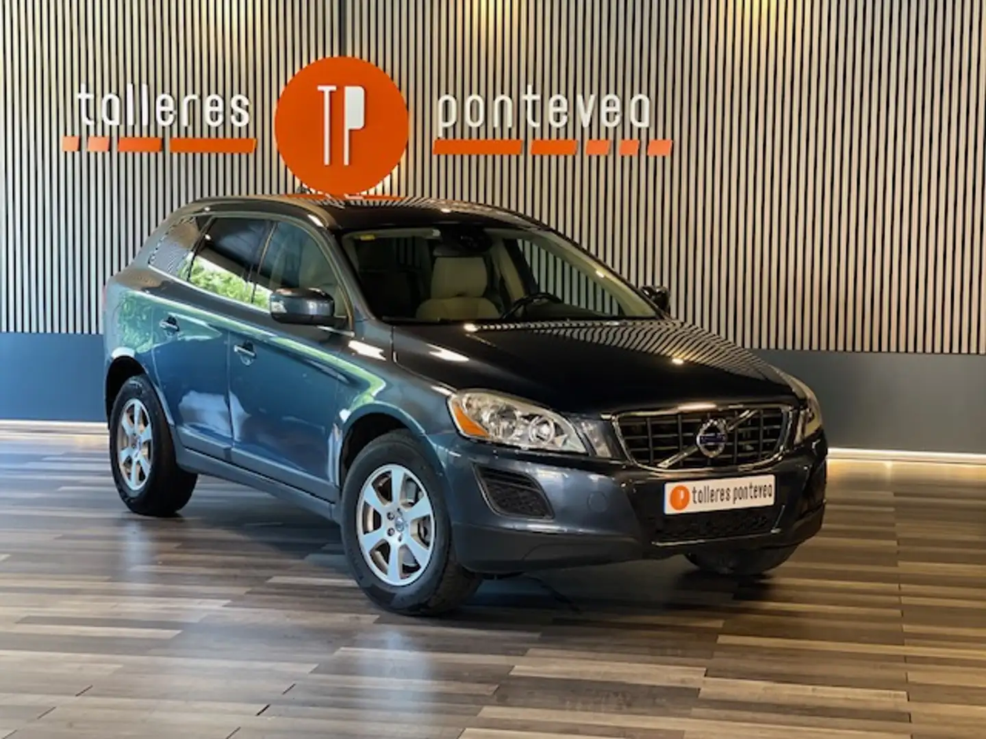 Volvo XC60 DRIVe Momentum Azul - 1