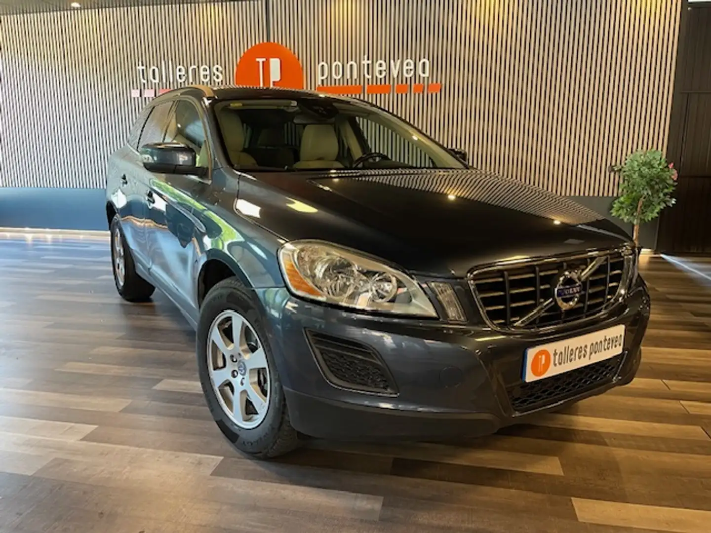 Volvo XC60 DRIVe Momentum Azul - 2