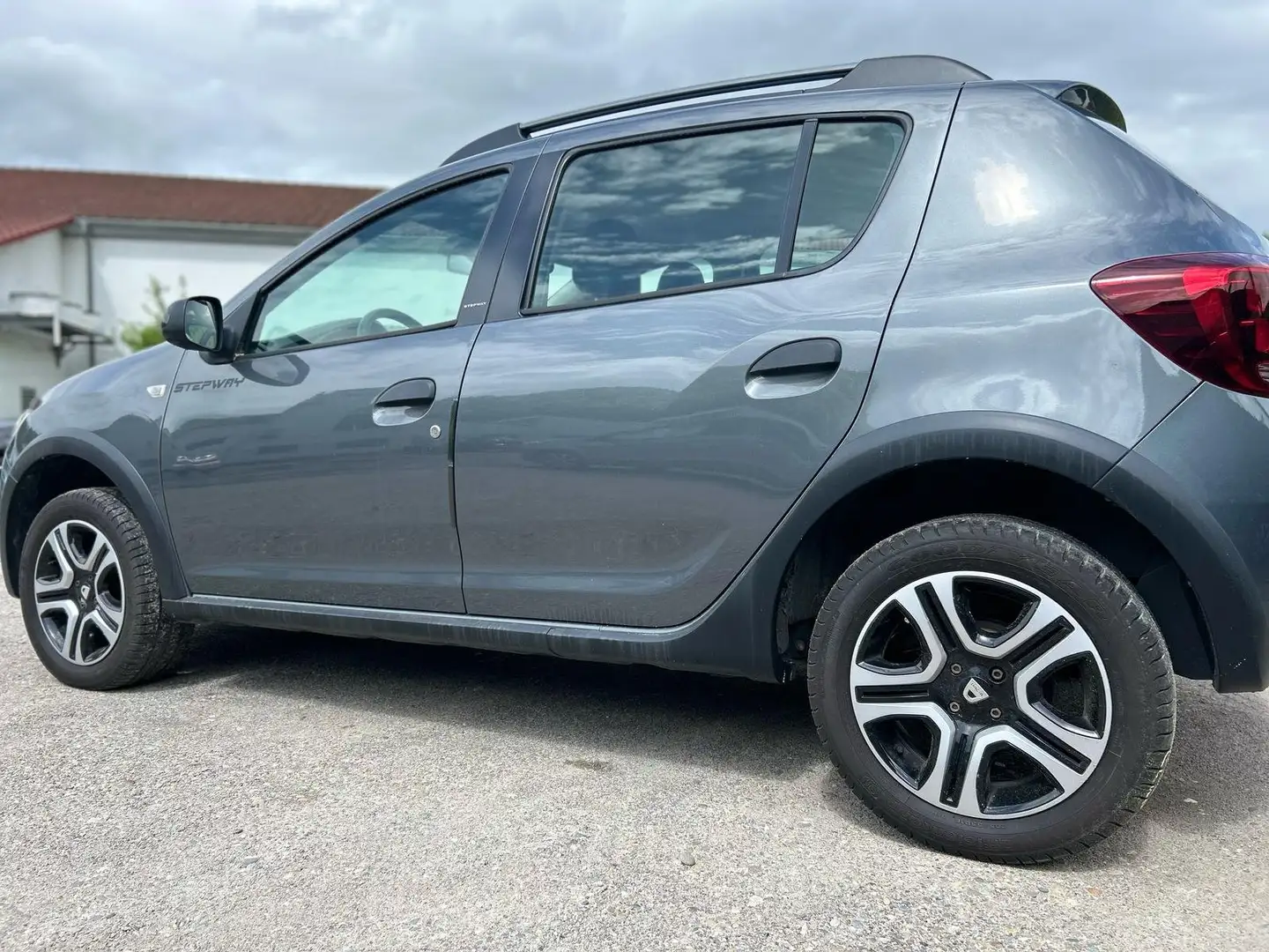 Dacia Sandero Stepway Celebration Voll-Ausstattung RFK/PDC/Leder Grau - 2