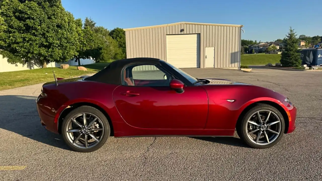 Mazda MX-5 Miata photo Mazda MX-5 Miata