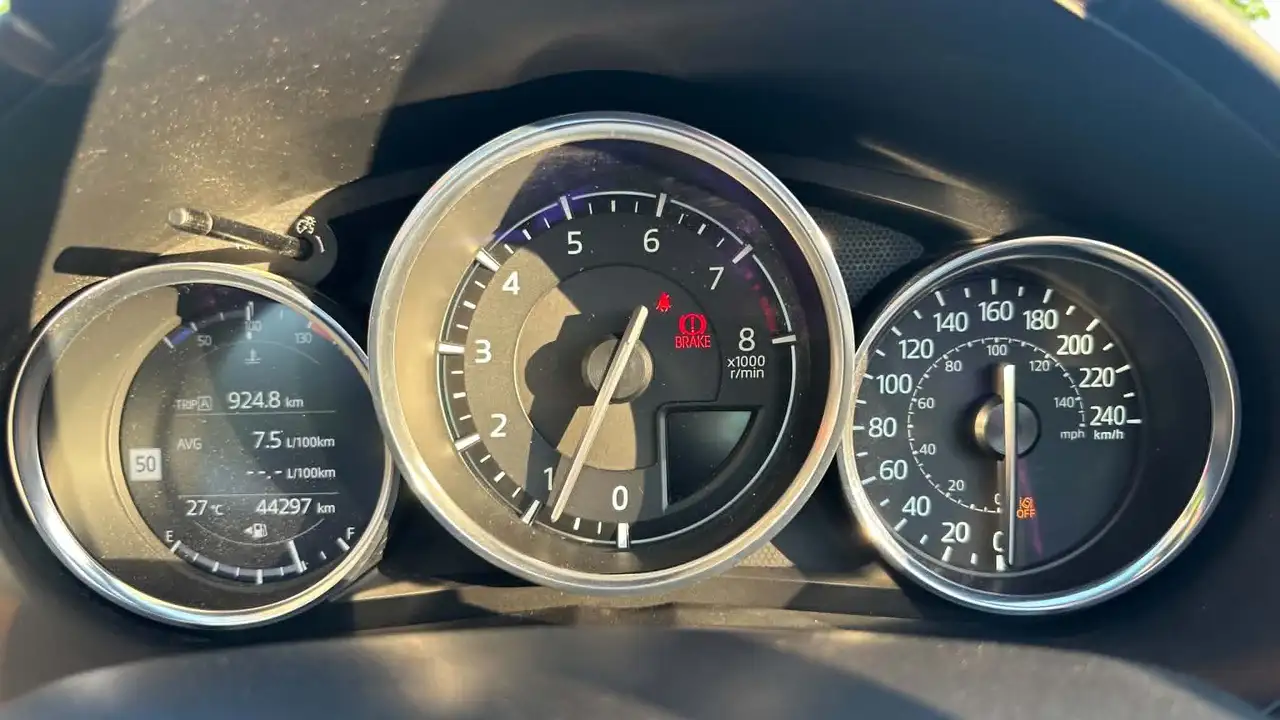 Mazda MX-5 Miata photo Mazda MX-5 Miata