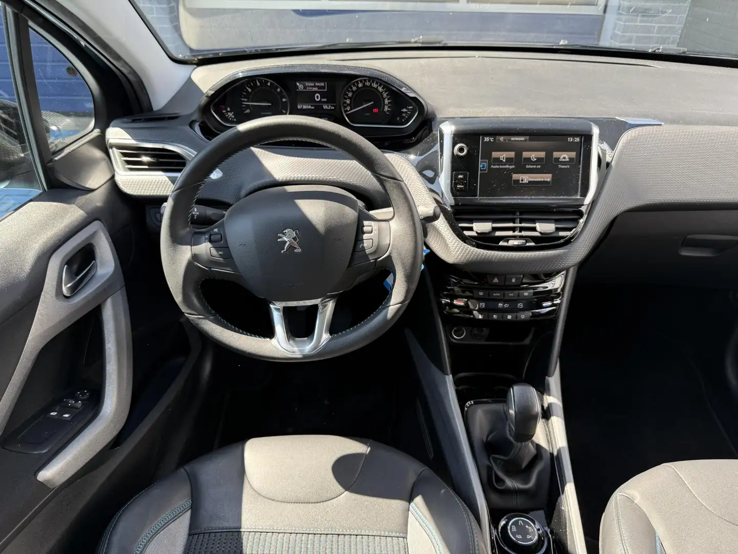 Peugeot 2008 1.2 PureTech Urban Cross CRUISE TREKH ALL SEASON Groen - 2