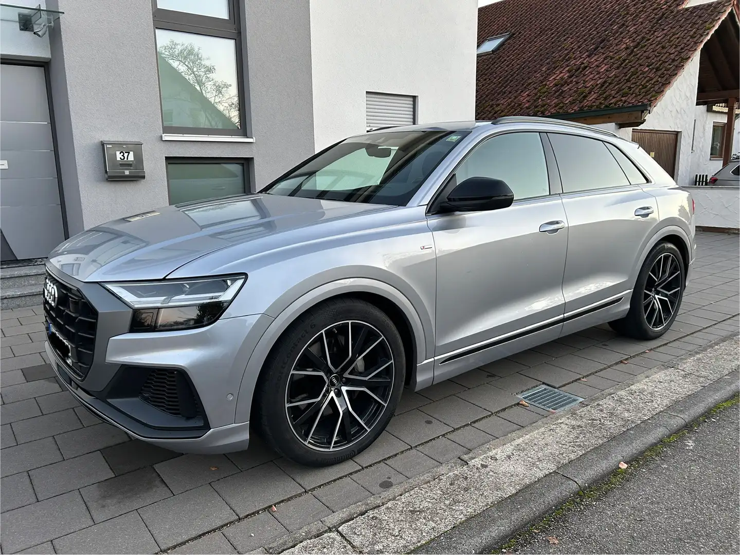 Audi Q8 50 TDI quattro/ S-line/22 Zoll/Head-up/Soft-c,Luft Stříbrná - 1
