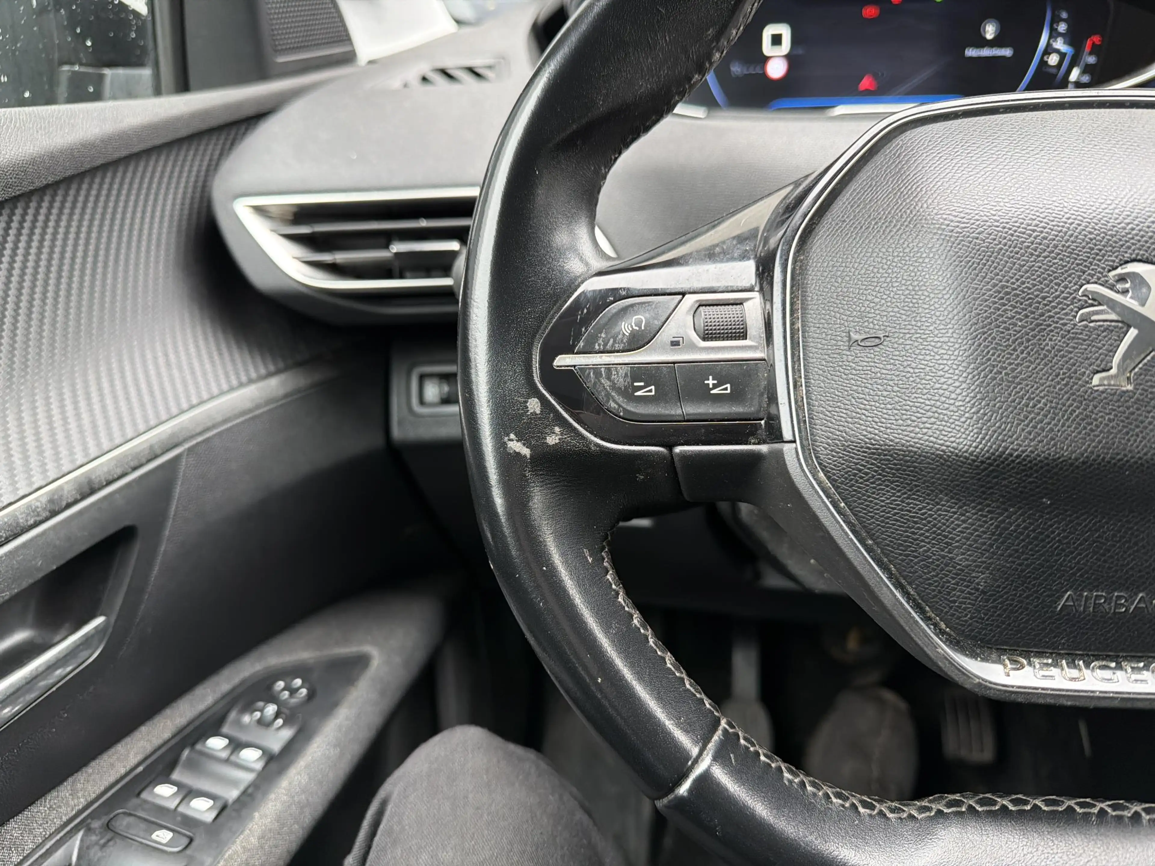 Peugeot 5008 1.2 PureTech Blue Lease Executive 7P. | Climate | — photo 10