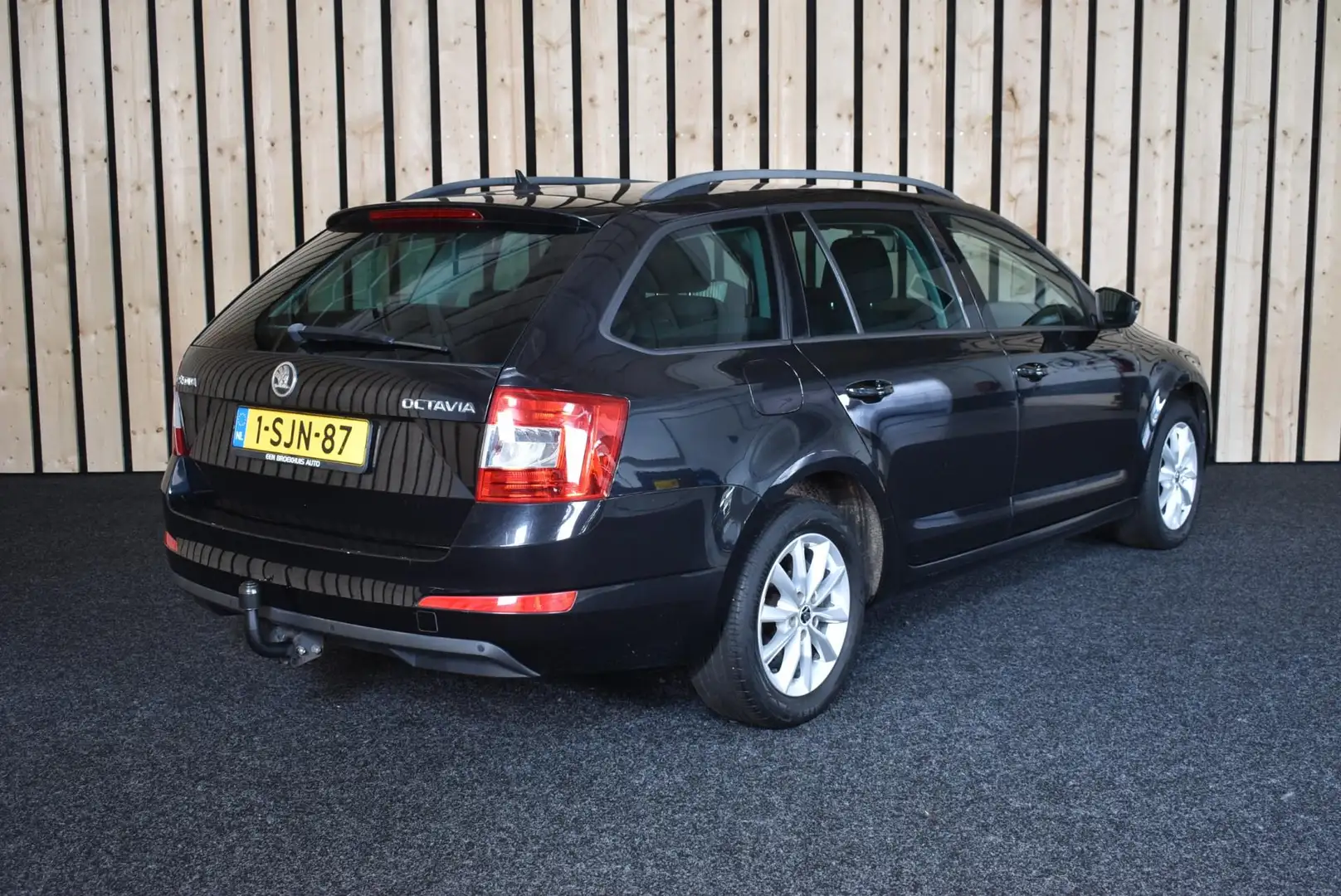 Skoda Octavia Combi 1.4 TSI Greentech Ambition Businessline Trek Zwart - 2