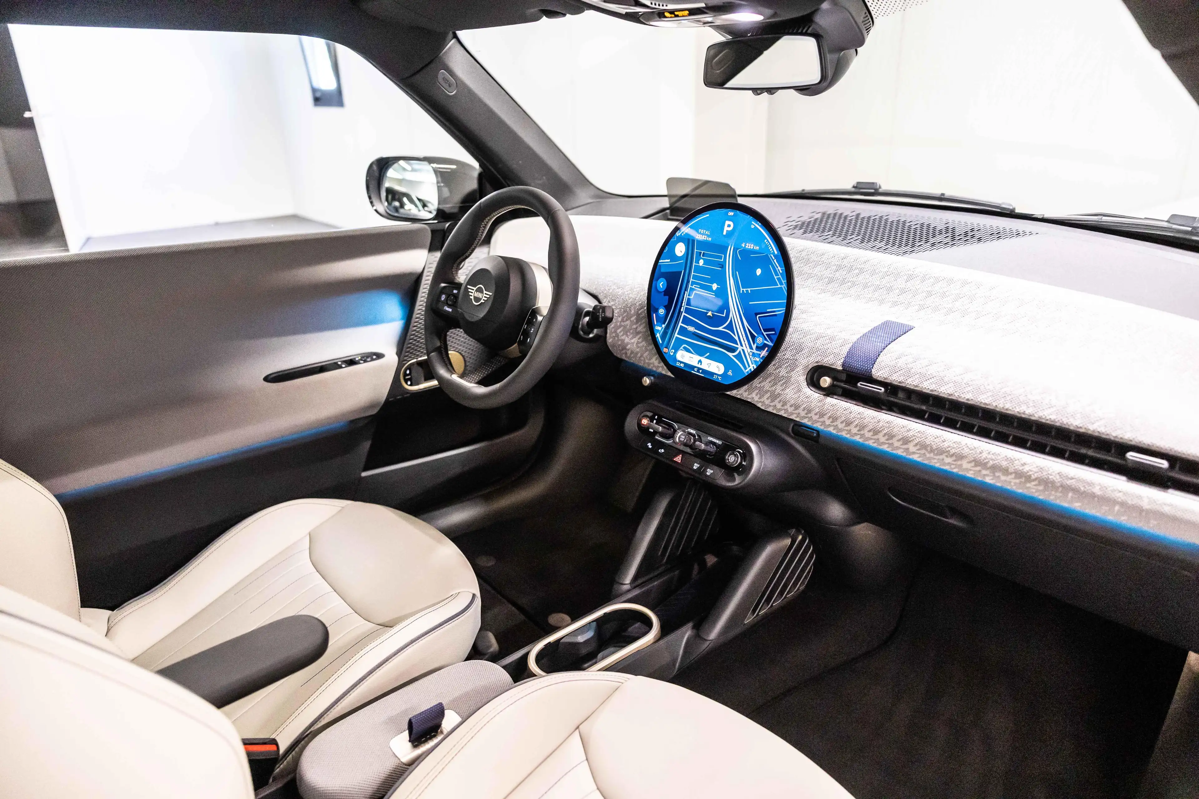 MINI Cooper E Favoured Trim | PACK M | PANO — photo 9