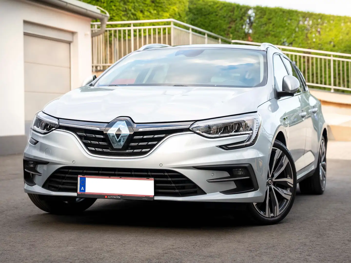 Renault Megane Mégane Grandtour Techno E-TECH PHEV 160 Techno Silber - 1