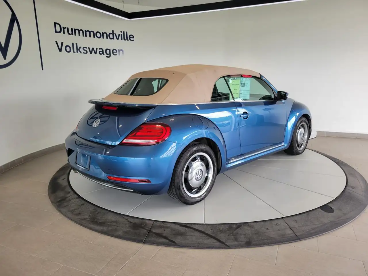Volkswagen Beetle снимка Volkswagen Beetle