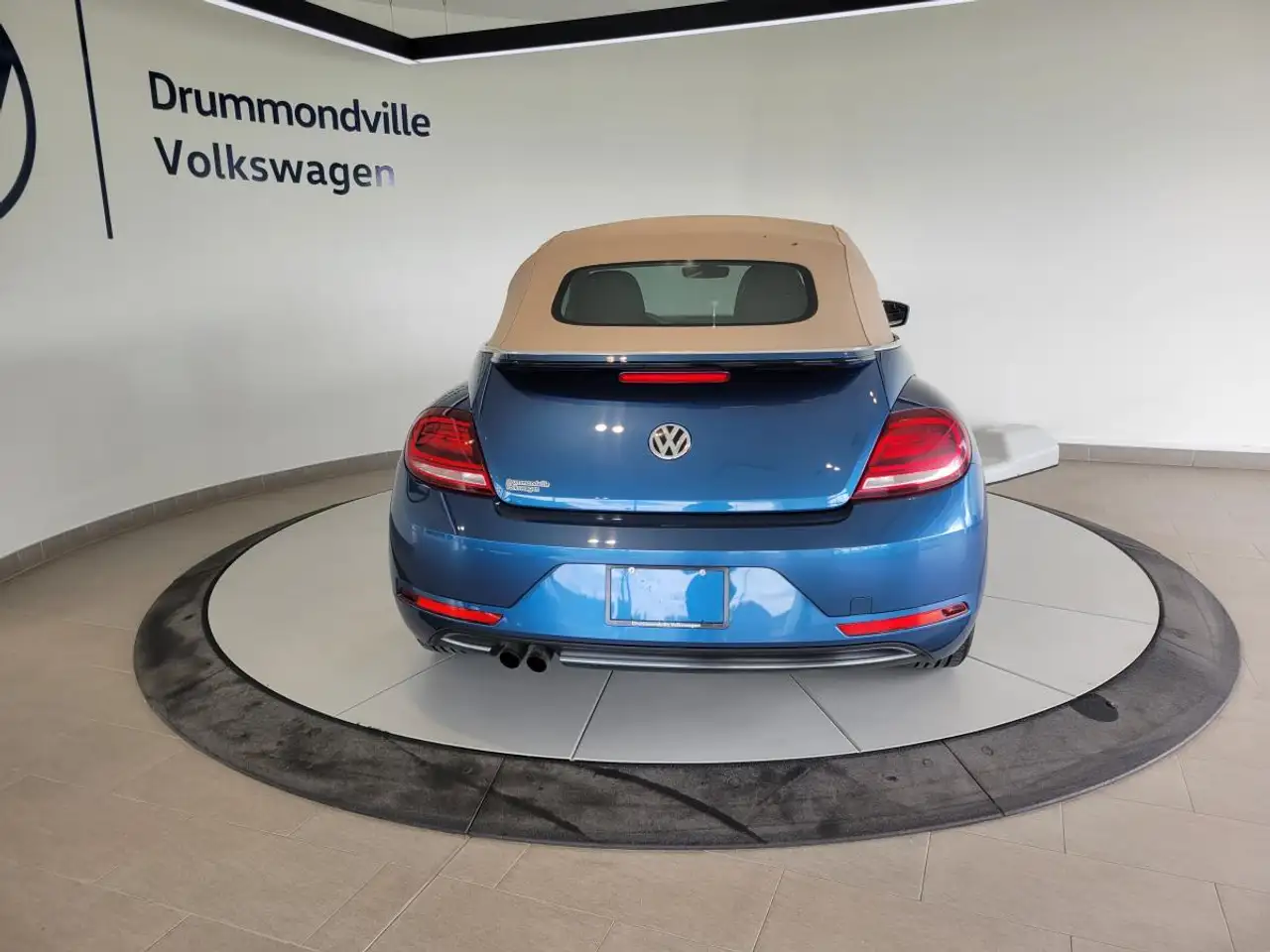 Volkswagen Beetle снимка Volkswagen Beetle