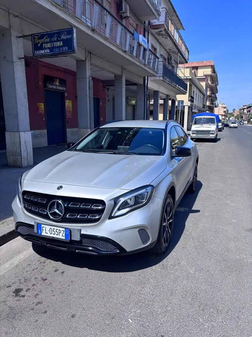 Mercedes-Benz GLA 200 d Sport enduro 4matic auto Argento - 1