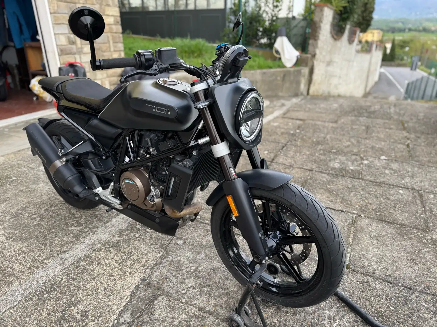 Husqvarna Svartpilen - 1