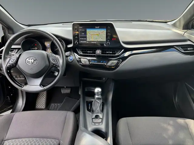 Toyota C-HR view 11
