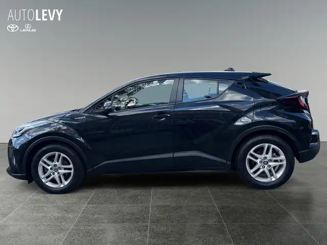 Toyota C-HR view 3