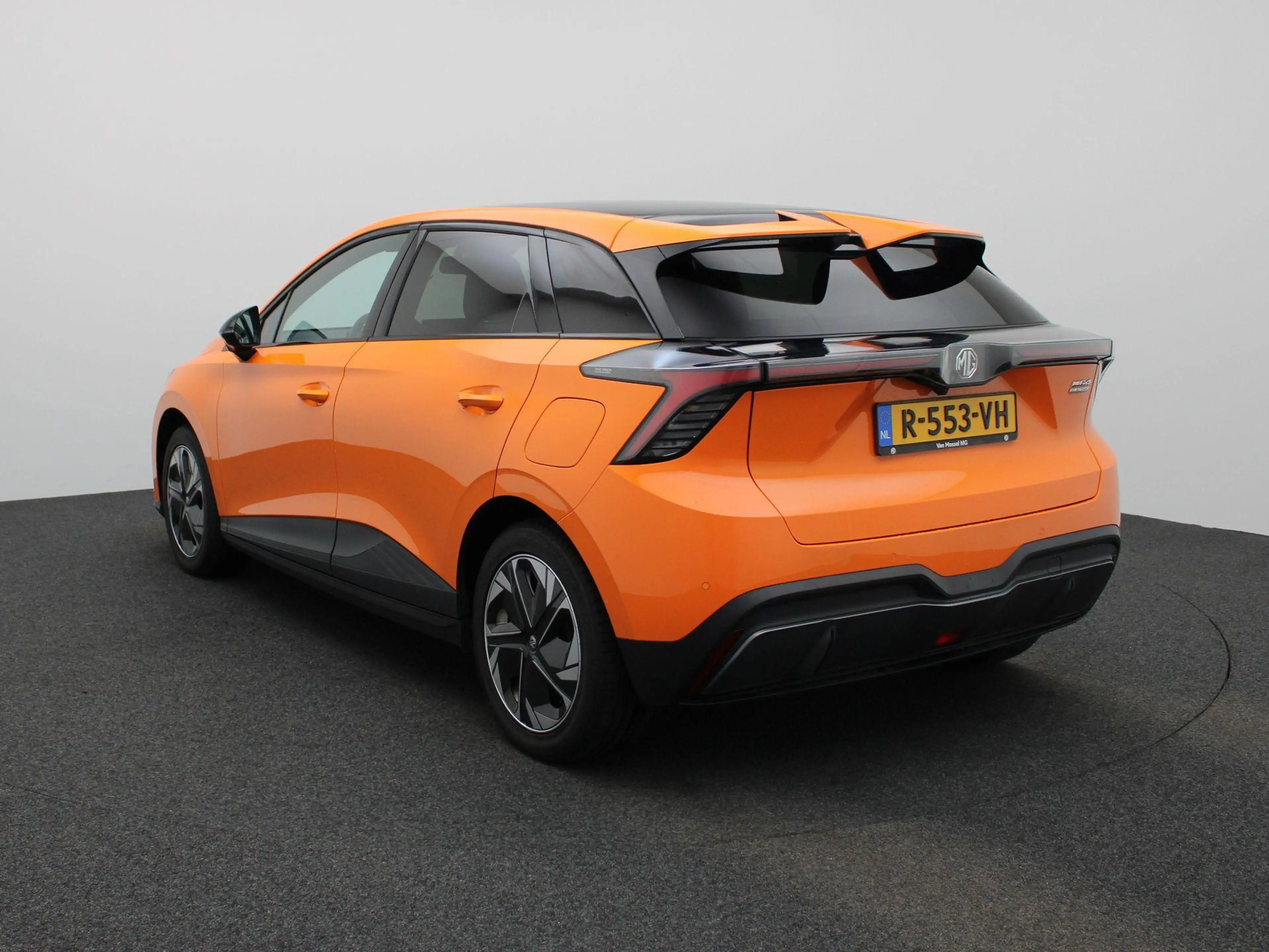 MG MG4 Electric Luxury 64 kWh | WORDT VERWACHT | STUURVER — photo 2
