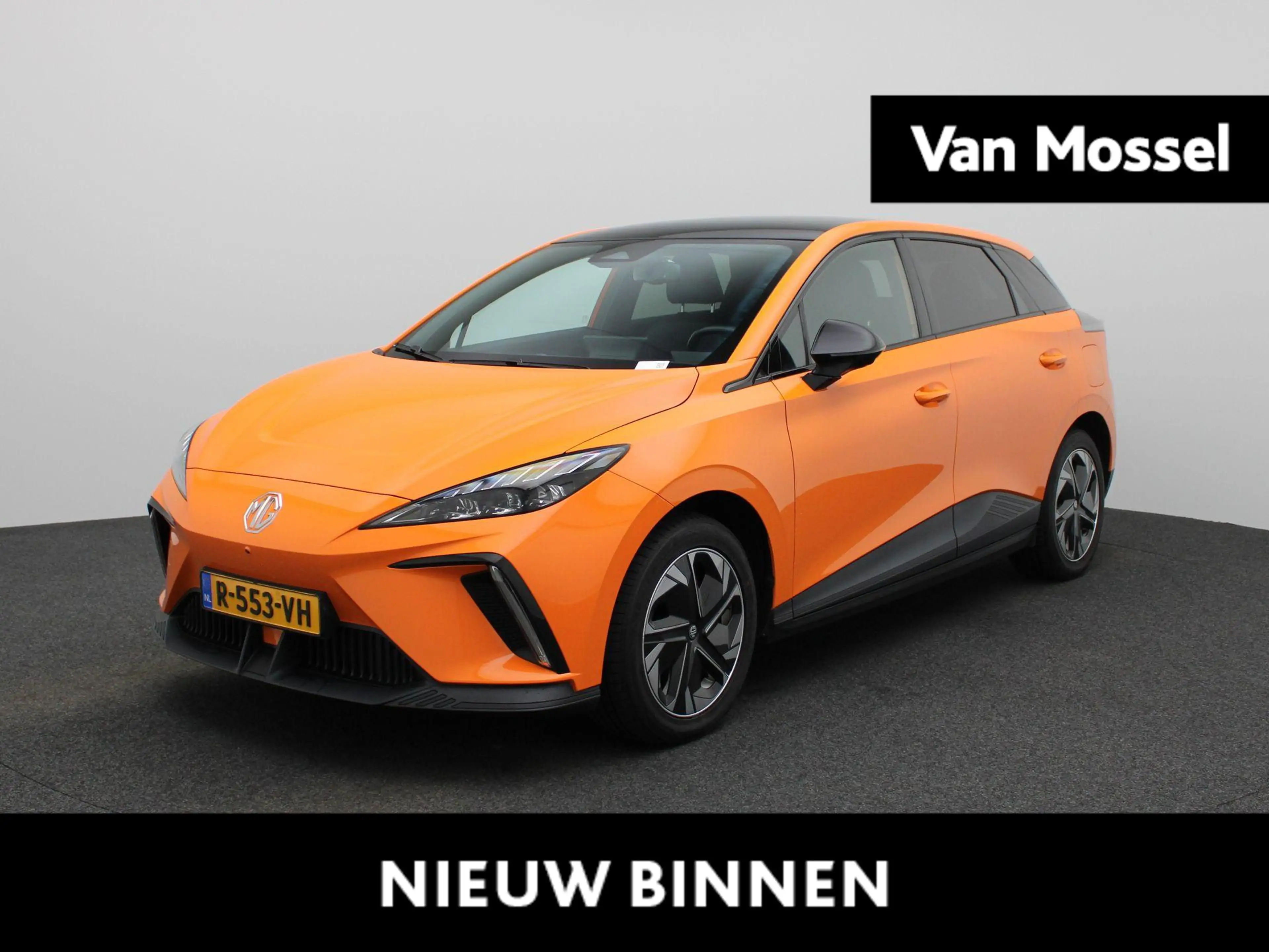 MG MG4 Electric Luxury 64 kWh | WORDT VERWACHT | STUURVER