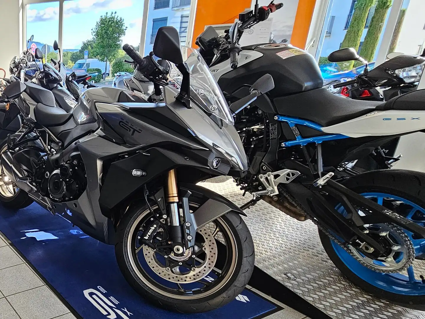 Suzuki GSX S 1000GT Grau - 1