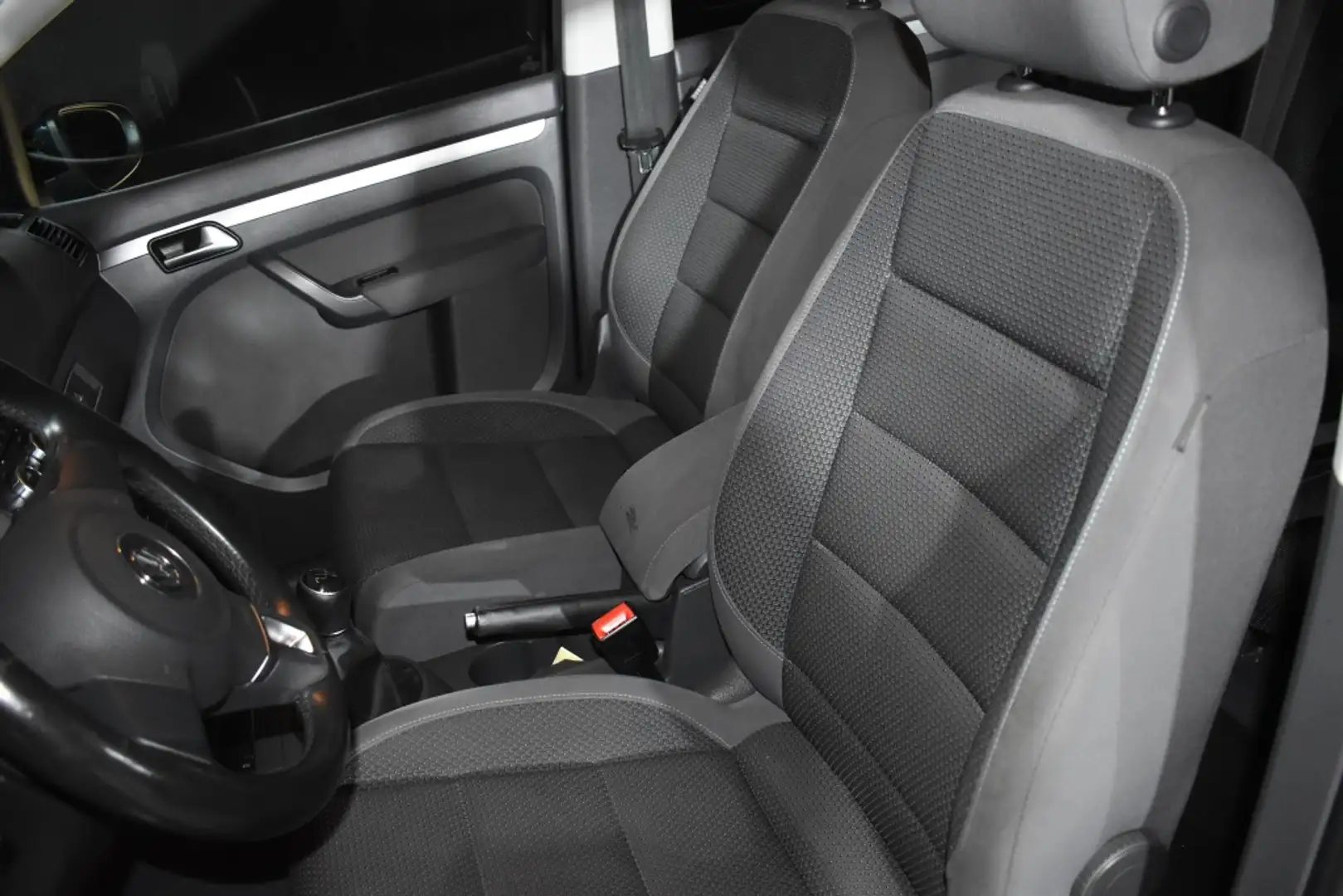 Volkswagen Touran 2.0TDI Advance Negro - 2