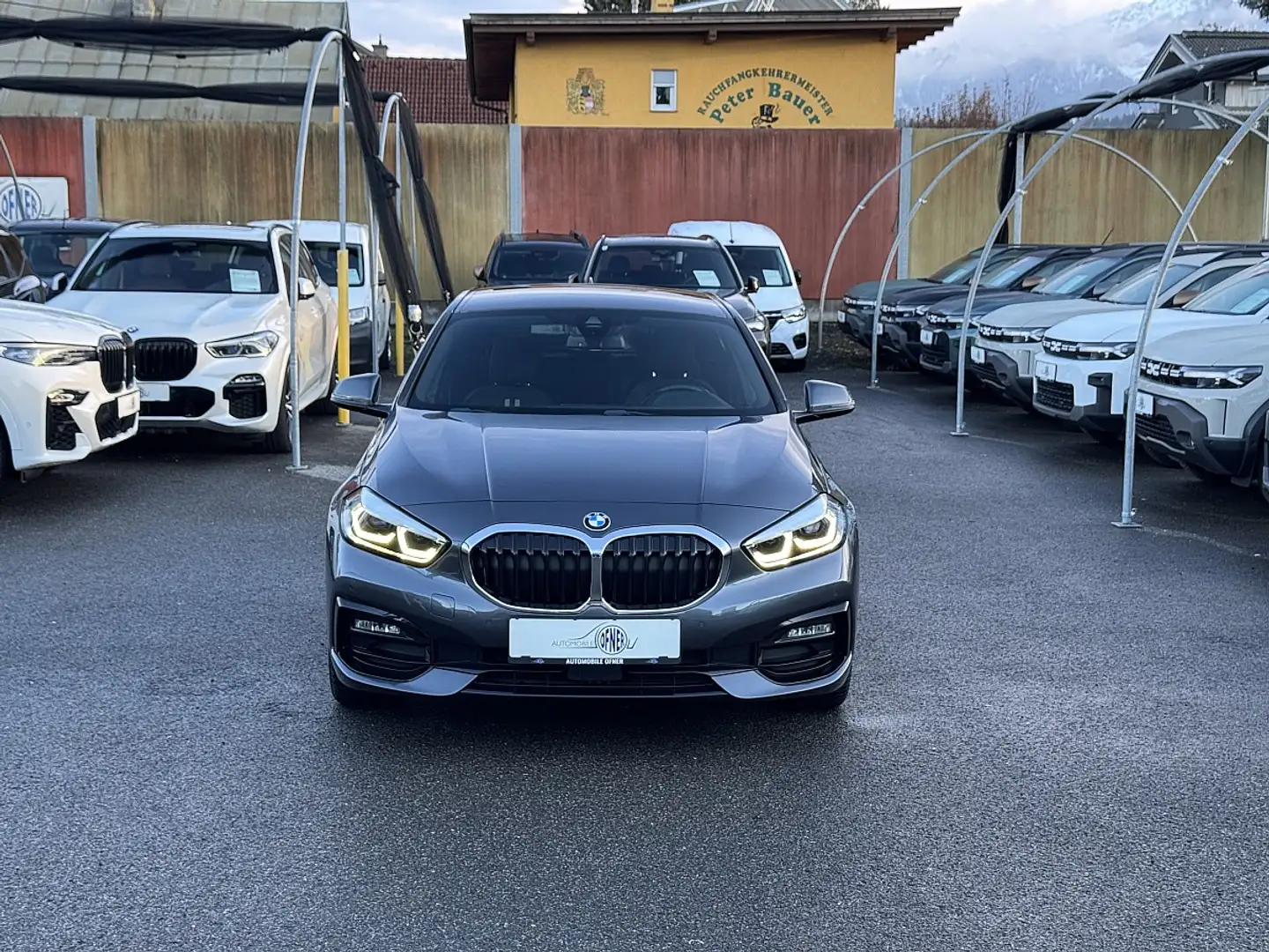 BMW 118 i Aut. Sport Line LED PDC Navi Sitzheizung Grau - 2