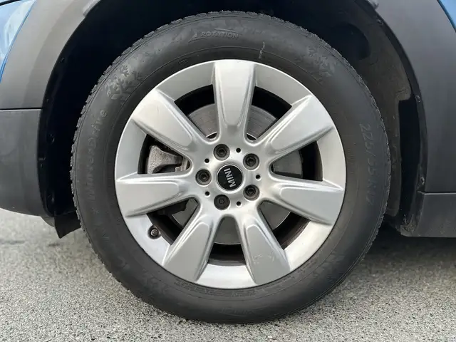 Mini Hatch view 9