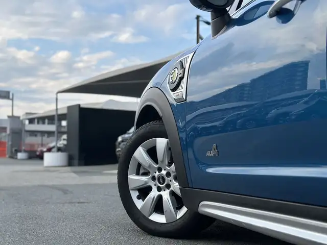 Mini Hatch view 10
