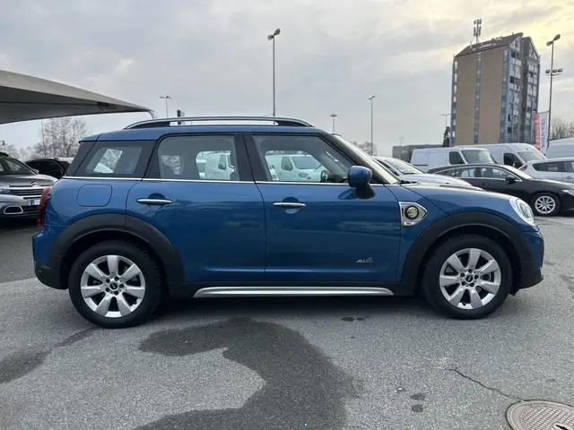 Mini Hatch view 8