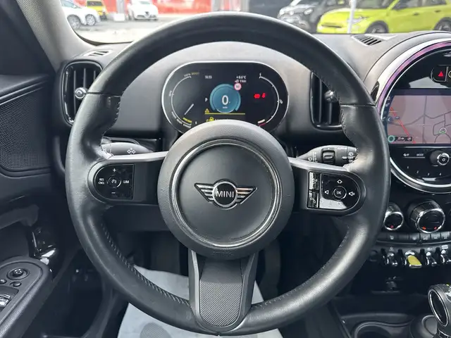 Mini Hatch view 17