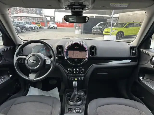 Mini Hatch view 14