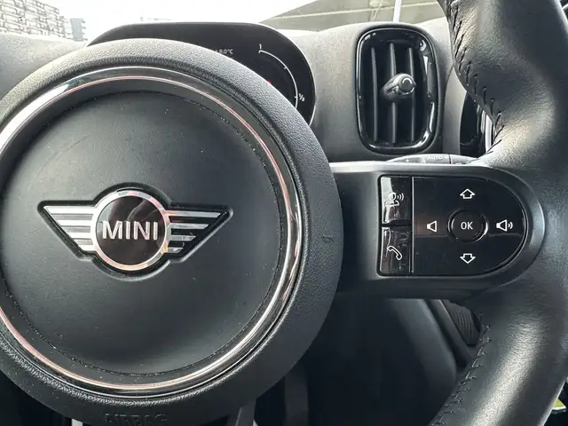 Mini Hatch view 18