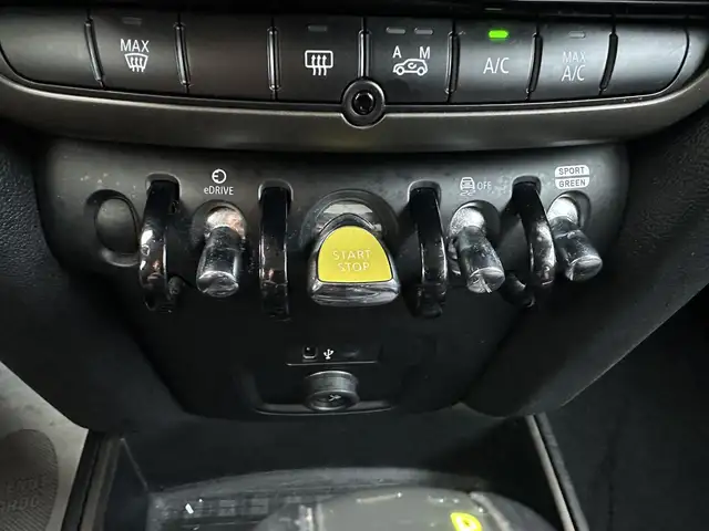 Mini Hatch view 24