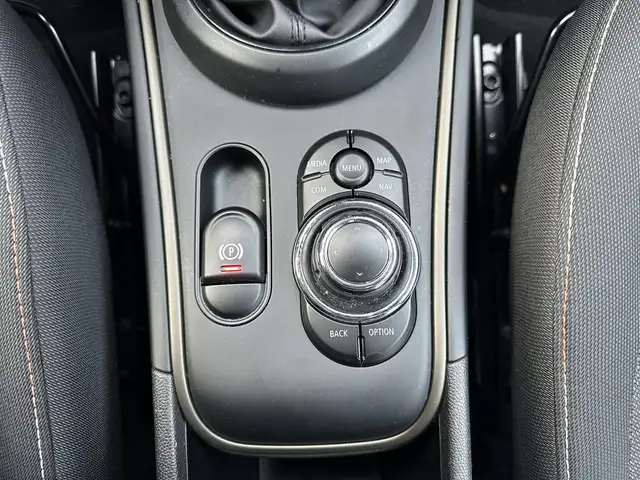 Mini Hatch view 27