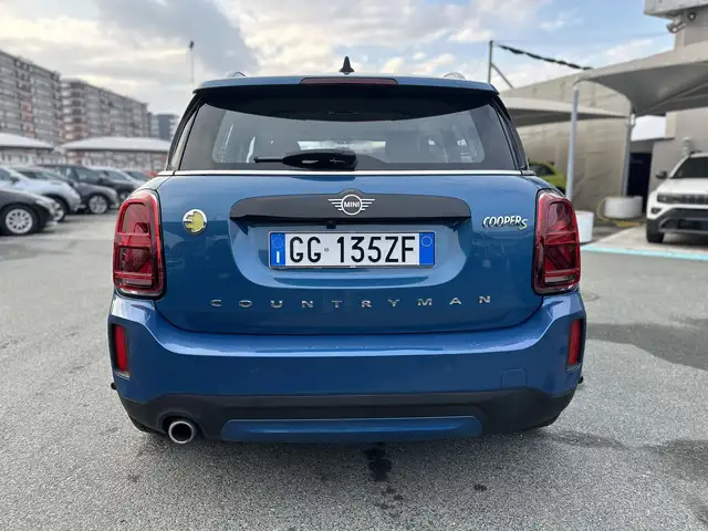 Mini Hatch view 6