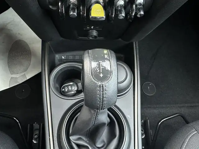 Mini Hatch view 25