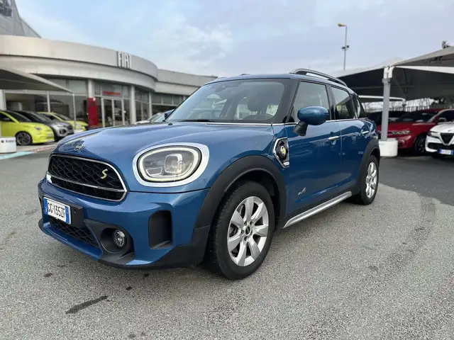 Mini Hatch view 3