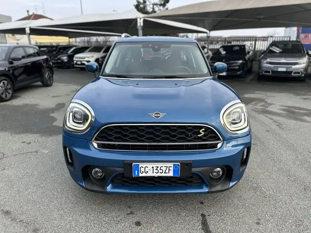 Mini Hatch view 2
