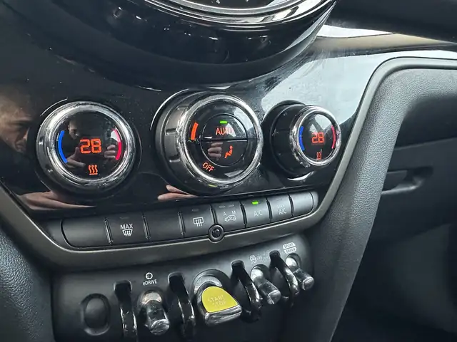 Mini Hatch view 23