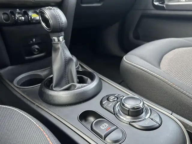 Mini Hatch view 26