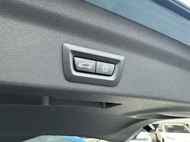 Mini Hatch view 30