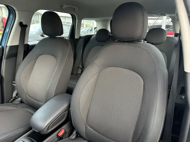 Mini Hatch view 11