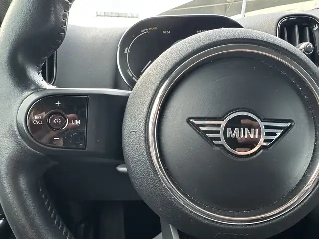 Mini Hatch view 19