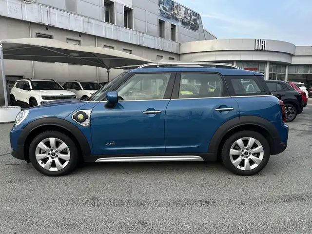 Mini Hatch view 4