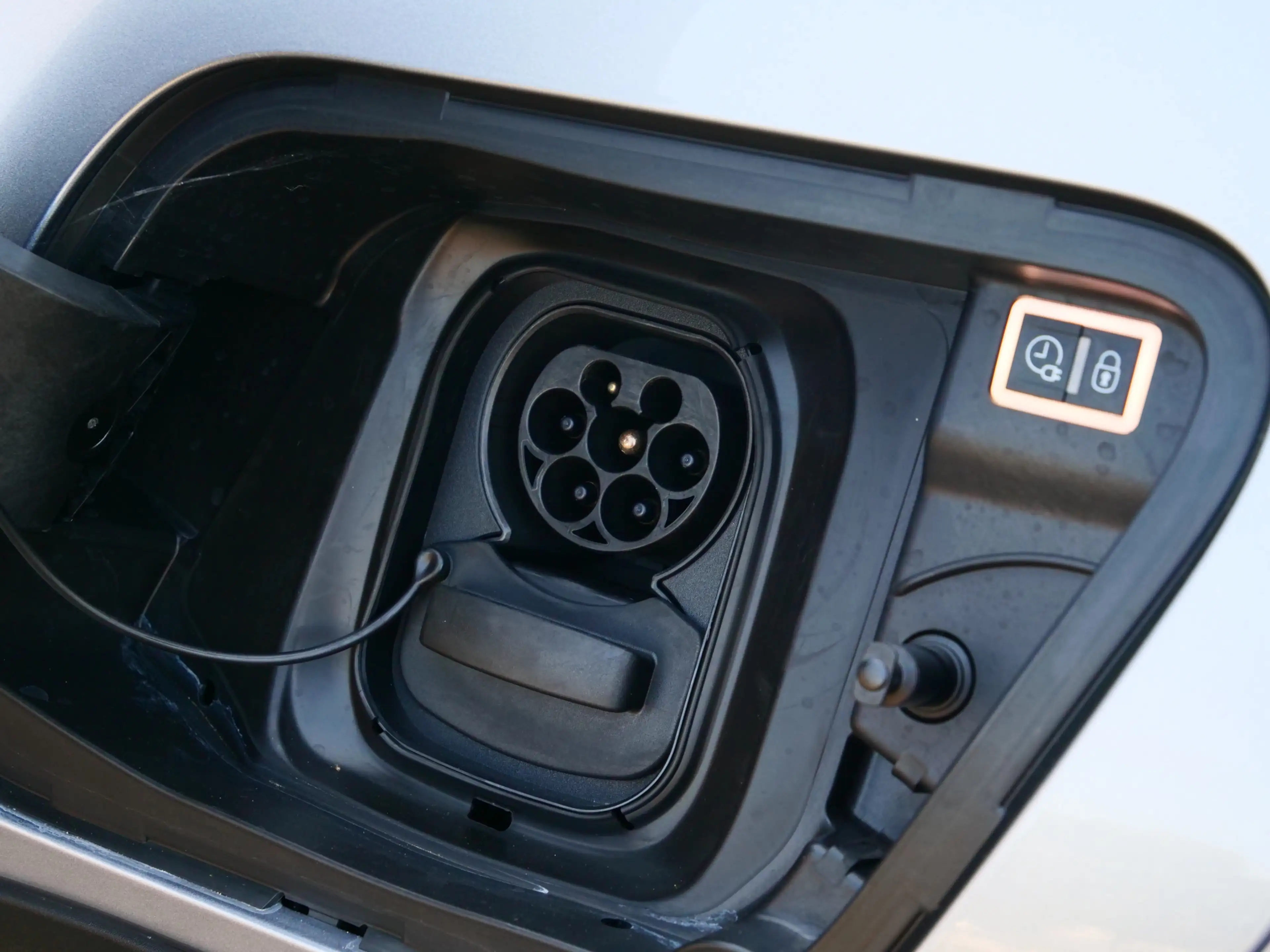 Peugeot e-2008 EV Allure Pack 50 kWh 136 Pk Automaat Navi / DAB / — photo 25