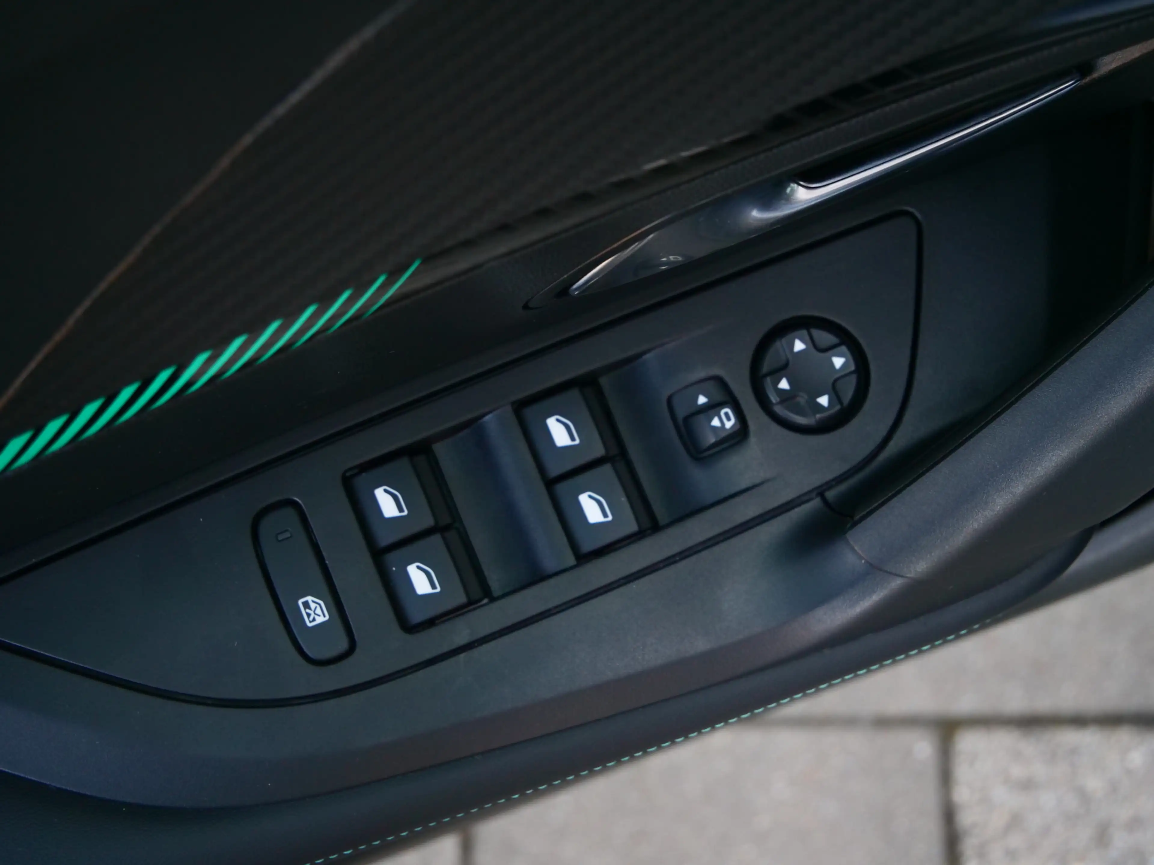 Peugeot e-2008 EV Allure Pack 50 kWh 136 Pk Automaat Navi / DAB / — photo 12